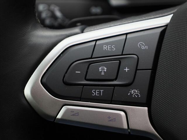 Volkswagen T-Roc 1.5TSI/150PK R Line Blackstyle DSG · Panoramadak · Navigatie · Camera + Parkeersensoren · Garantie tot maart 2026