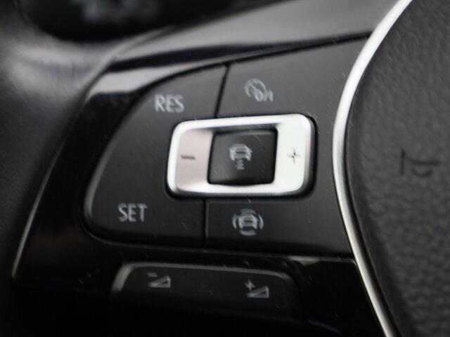 Volkswagen T-Roc 1.0TSI/110PK Style · Navigatie · Camera + Parkeersensoren · Lane assist