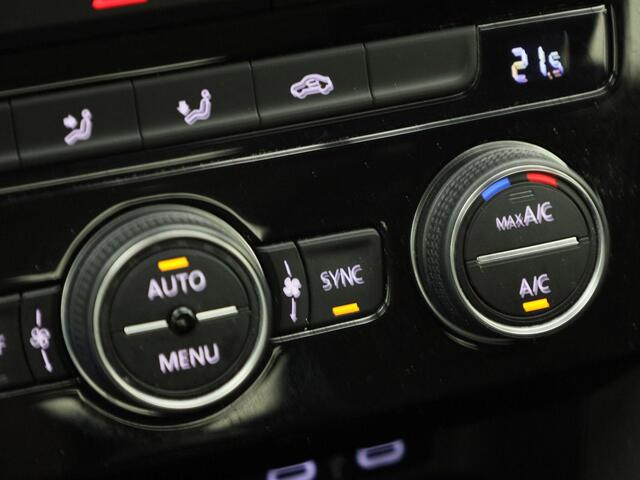 Volkswagen T-Roc 1.0TSI/110PK Style · Navigatie · Camera + Parkeersensoren · Lane assist