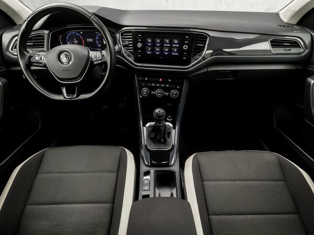 Volkswagen T-Roc 1.5 TSI Sport 150Pk (VIRTUAL COCKPIT, APPLE CARPLAY, CLIMATE, ADAPTIVE CRUISE, SPORTSTOELEN, LED KOPLAMPEN, GETINT GLAS, LANE ASSIST, NIEUWSTAAT)