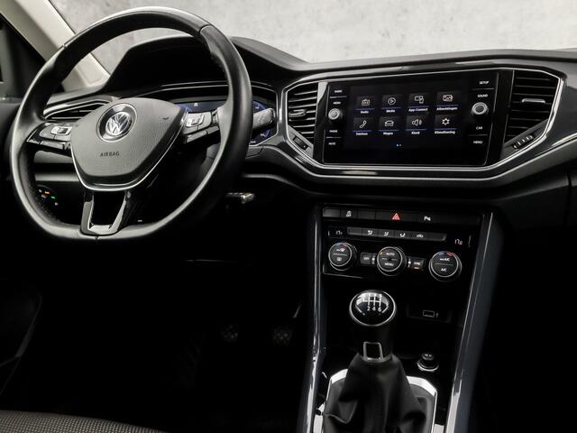 Volkswagen T-Roc 1.5 TSI Sport 150Pk (VIRTUAL COCKPIT, APPLE CARPLAY, CLIMATE, ADAPTIVE CRUISE, SPORTSTOELEN, LED KOPLAMPEN, GETINT GLAS, LANE ASSIST, NIEUWSTAAT)