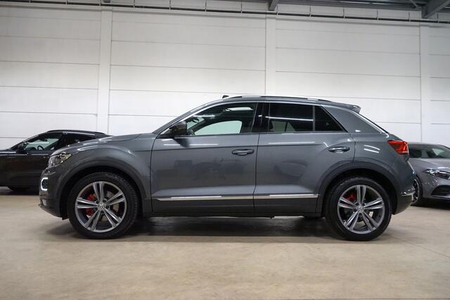 Volkswagen T-Roc 1.5 TSI Sport DSG * Pano - Trekhaak - Virtual - LED - 18" - Camera - ACC - App *
