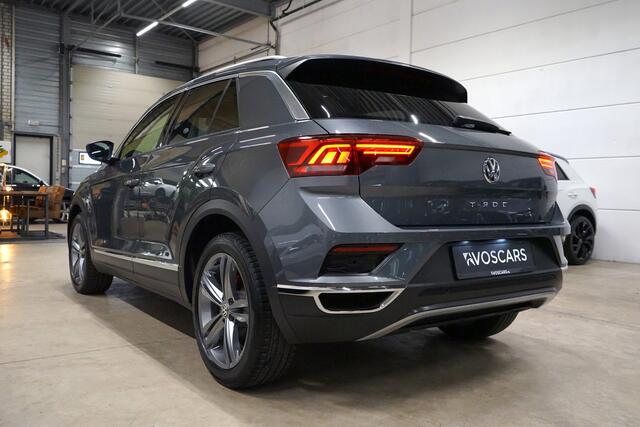 Volkswagen T-Roc 1.5 TSI Sport DSG * Pano - Trekhaak - Virtual - LED - 18" - Camera - ACC - App *
