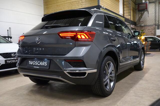 Volkswagen T-Roc 1.5 TSI Sport DSG * Pano - Trekhaak - Virtual - LED - 18" - Camera - ACC - App *