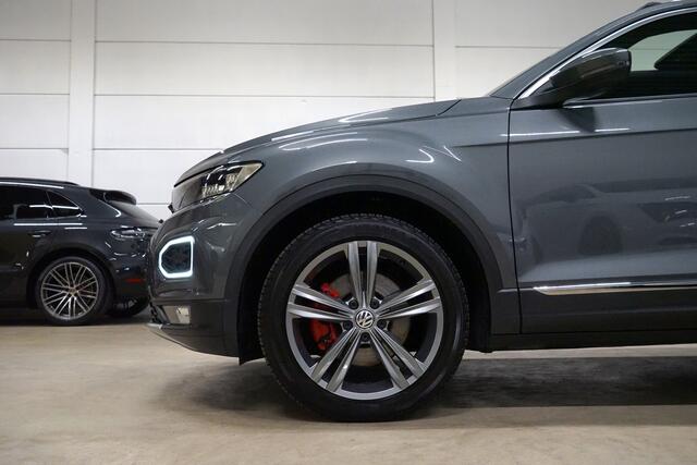 Volkswagen T-Roc 1.5 TSI Sport DSG * Pano - Trekhaak - Virtual - LED - 18" - Camera - ACC - App *