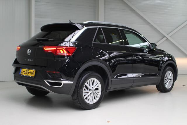 Volkswagen T-Roc 1.5 TSI Style Business Airco | Navigatie | Adaptieve Cruise Control | Spiegelpakket