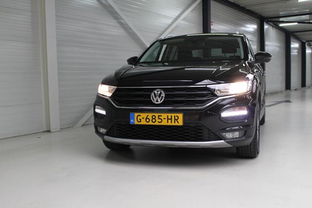 Volkswagen T-Roc 1.5 TSI Style Business Airco | Navigatie | Adaptieve Cruise Control | Spiegelpakket