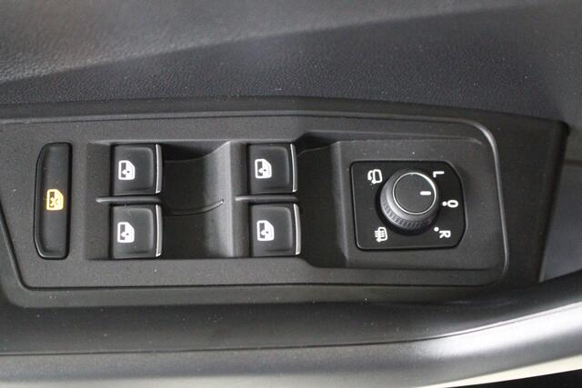 Volkswagen T-Roc 1.5 TSI Style Business Airco | Navigatie | Adaptieve Cruise Control | Spiegelpakket
