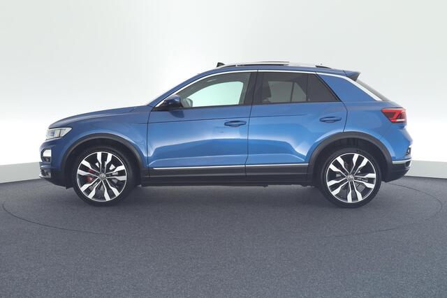Volkswagen T-Roc 1.5 TSI 150pk DSG Sport Trekhaak Stoelverwarming Panoramadak Navigatie