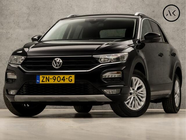 Volkswagen T-Roc 1.0 TSI Sport (APPLE CARPLAY, GROOT NAVI, CLIMATE, ADAPTIVE CRUISE, SPORTSTOELEN, GETINT GLAS, PARKEERSENSOREN, NIEUWE APK, NIEUWSTAAT)
