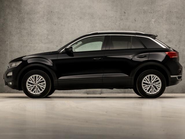 Volkswagen T-Roc 1.0 TSI Sport (APPLE CARPLAY, GROOT NAVI, CLIMATE, ADAPTIVE CRUISE, SPORTSTOELEN, GETINT GLAS, PARKEERSENSOREN, NIEUWE APK, NIEUWSTAAT)