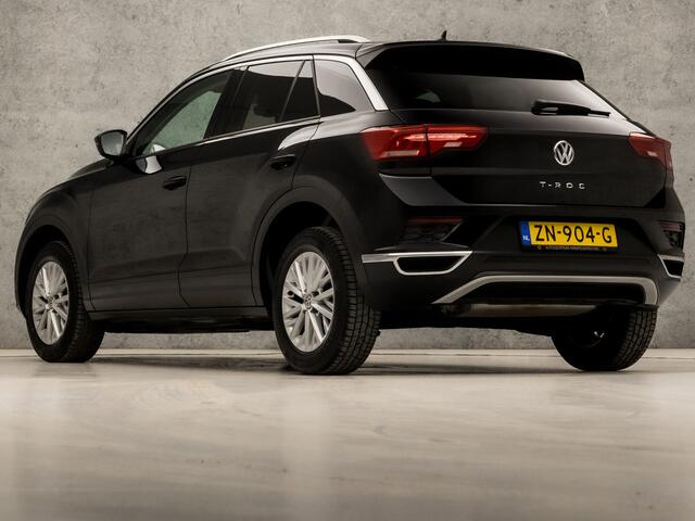 Volkswagen T-Roc 1.0 TSI Sport (APPLE CARPLAY, GROOT NAVI, CLIMATE, ADAPTIVE CRUISE, SPORTSTOELEN, GETINT GLAS, PARKEERSENSOREN, NIEUWE APK, NIEUWSTAAT)