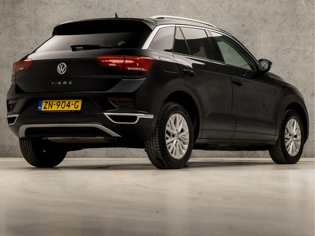 Volkswagen T-Roc 1.0 TSI Sport (APPLE CARPLAY, GROOT NAVI, CLIMATE, ADAPTIVE CRUISE, SPORTSTOELEN, GETINT GLAS, PARKEERSENSOREN, NIEUWE APK, NIEUWSTAAT)