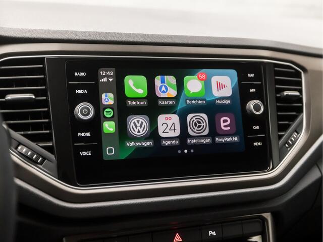 Volkswagen T-Roc 1.0 TSI Sport (APPLE CARPLAY, GROOT NAVI, CLIMATE, ADAPTIVE CRUISE, SPORTSTOELEN, GETINT GLAS, PARKEERSENSOREN, NIEUWE APK, NIEUWSTAAT)