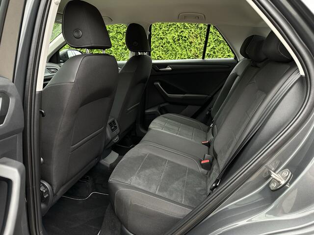 Volkswagen T-Roc 1.5 TSI 150pk DSG Style l ACC l CAMERA l ECC l LED l NAVI l STOEL/STUUR VERW. l 7.900km