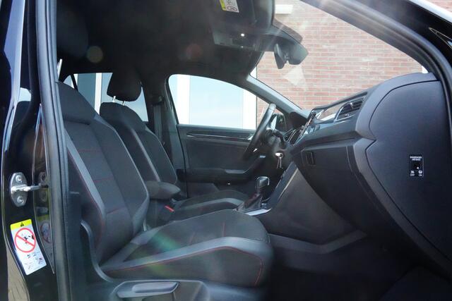 Volkswagen T-Roc 1.5 TSI Sport Business 150pk Navigatie/Stoelverwarming/Camera