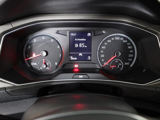 Volkswagen T-Roc 1.5 TSI Style 150 pk | Parkeersensoren | Airco | Adaptieve cruise control | Buitenspiegels elektr. inklapbaar |