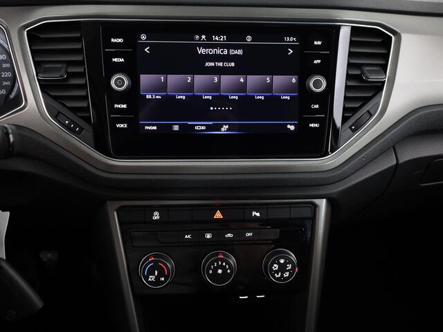 Volkswagen T-Roc 1.5 TSI Style 150 pk | Parkeersensoren | Airco | Adaptieve cruise control | Buitenspiegels elektr. inklapbaar |