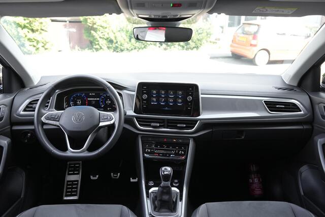 Volkswagen T-Roc 1.0 TSI | PANO | CAMERA | IQ | VIRTUAL | STOELVERW.