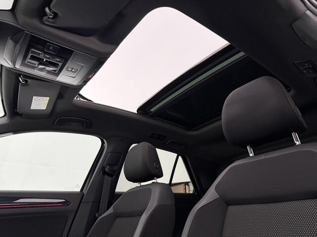 Volkswagen T-Roc 1.5 TSI R-line 150PK DSG Pano Camera LED Beats Trekhaak Carplay Cruise Clima Virtual Navi 18"LMV PDC