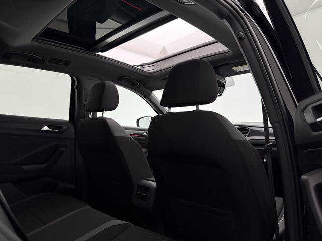 Volkswagen T-Roc 1.5 TSI R-line 150PK DSG Pano Camera LED Beats Trekhaak Carplay Cruise Clima Virtual Navi 18"LMV PDC