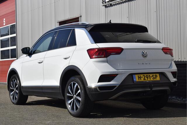 Volkswagen T-Roc 1.0 TSI Style Adaptive cruise, Trekhaak, PDC, Carplay, NAP