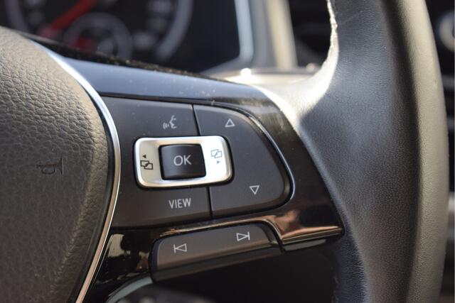 Volkswagen T-Roc 1.0 TSI Style Adaptive cruise, Trekhaak, PDC, Carplay, NAP