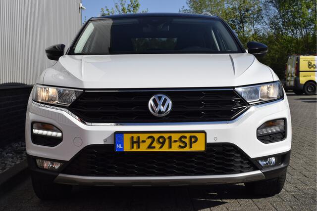 Volkswagen T-Roc 1.0 TSI Style Adaptive cruise, Trekhaak, PDC, Carplay, NAP