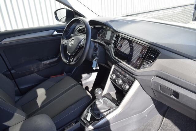 Volkswagen T-Roc 1.0 TSI Style Adaptive cruise, Trekhaak, PDC, Carplay, NAP