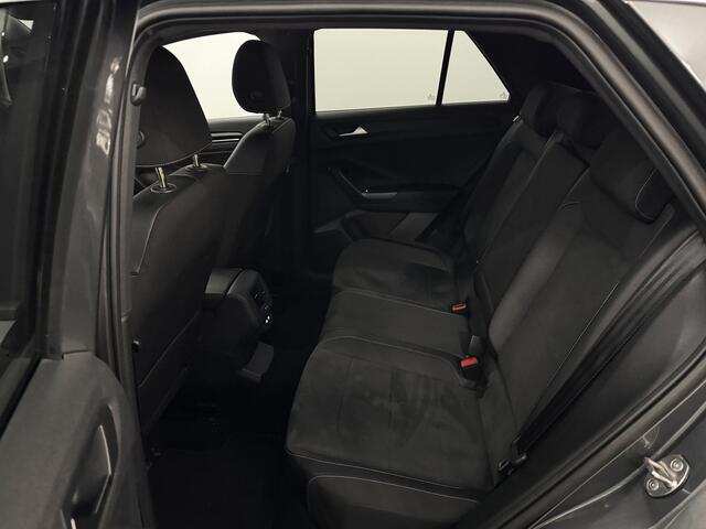 Volkswagen T-Roc 1.0 TSI R-Line Half leder, Camera, Apple carplay, Virtual desk, Cruise control adaptief, Massage stoelen