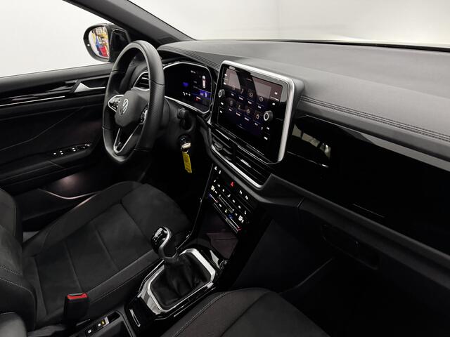 Volkswagen T-Roc 1.0 TSI R-Line Half leder, Camera, Apple carplay, Virtual desk, Cruise control adaptief, Massage stoelen