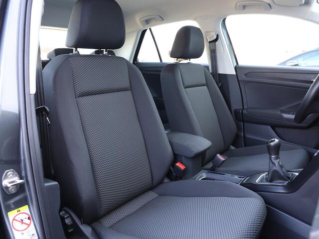 Volkswagen T-Roc 1.0 TSI 115PK | Airco | Trekhaak | Parkeersensoren | App connect