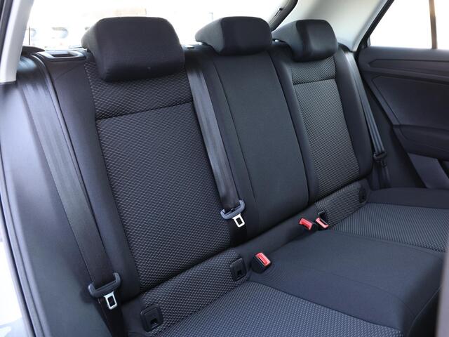 Volkswagen T-Roc 1.0 TSI 115PK | Airco | Trekhaak | Parkeersensoren | App connect