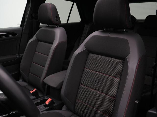Volkswagen T-Roc 1.5 TSI 150 pk DSG Sport | Panoramadak | Trekhaak | Achteruitrijcamera | Navigatie