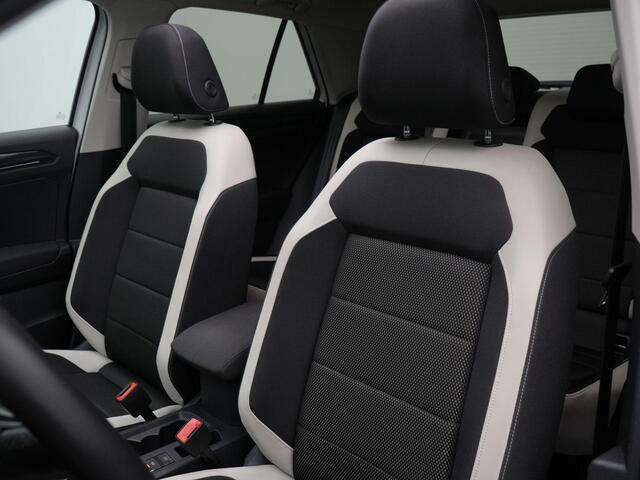 Volkswagen T-Roc 1.5 TSI 150 pk Sport | Panoramadak | Navigatie | Parkeersensoren voor/achter