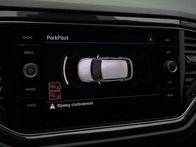 Volkswagen T-Roc 1.5 TSI 150 pk Sport | Panoramadak | Navigatie | Parkeersensoren voor/achter