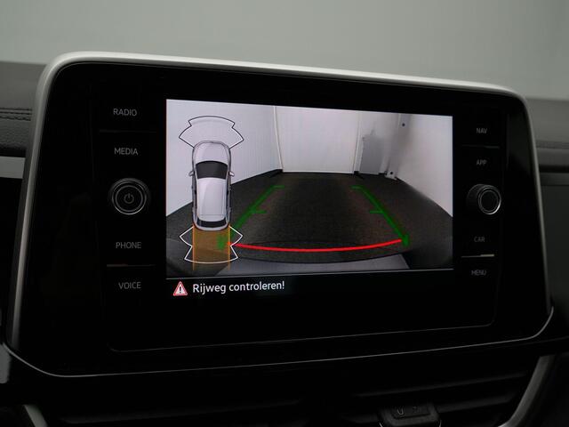 Volkswagen T-Roc 1.5 TSI 150 PK DSG R-Line Edition | Achteruitrijcamera | Stoelverwarming | Apple Carplay / Android Auto | Keyless Entry | Digital Cockpit Pro