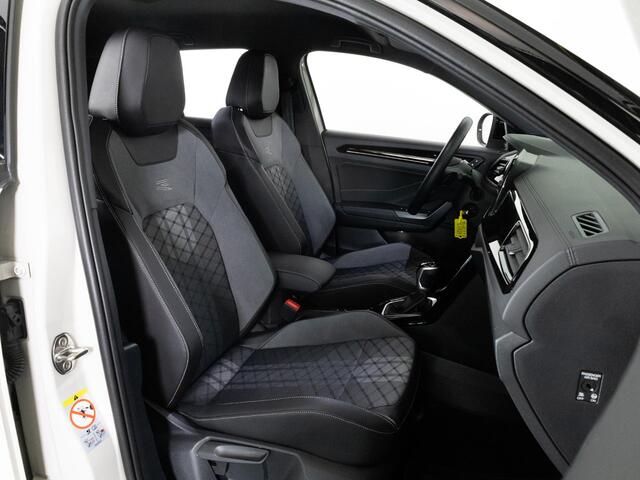 Volkswagen T-Roc R-Line 1.5 TSI 150 PK Automaat | LED IQ | Trekhaak | Black Style | Achteruitrijcamera | Navigatie | Travel Assist |