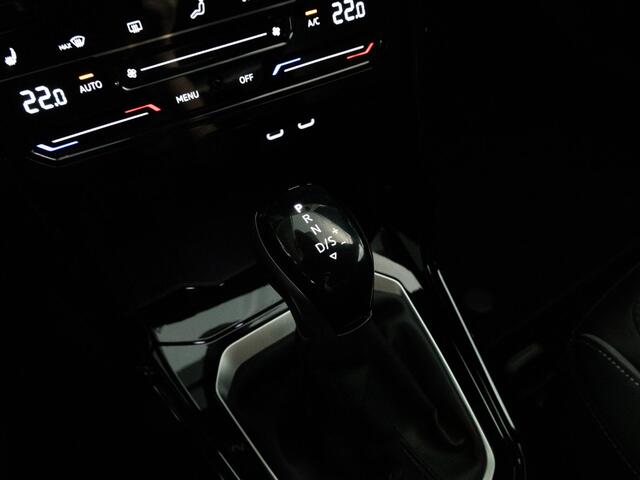 Volkswagen T-Roc R-Line 1.5 TSI 150 PK Automaat | LED IQ | Trekhaak | Black Style | Achteruitrijcamera | Navigatie | Travel Assist |