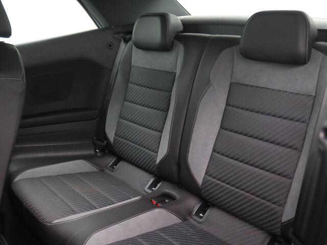 Volkswagen T-Roc Cabrio 1.5 TSI R-Line 150PK DSG Adaptieve Cruise Controle, Stoel-Stuurverwarming, Side Assist, Navi, Parkeersensoren voor en achter, Full LED, Trekhaak, 17" LM Velgen
