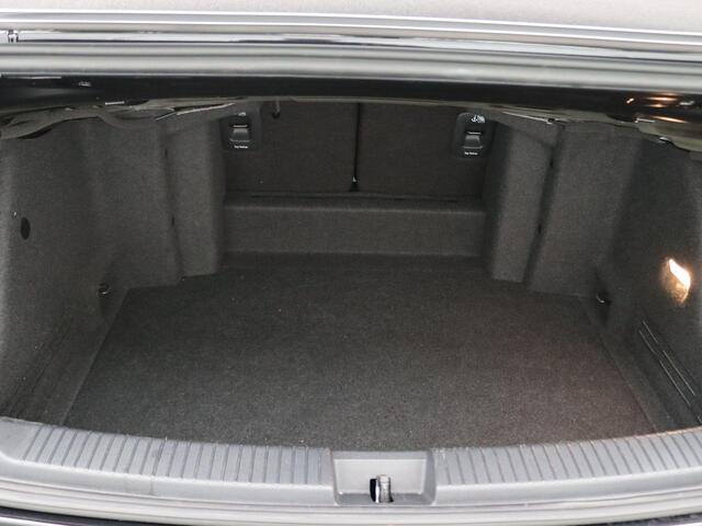 Volkswagen T-Roc Cabrio 1.5 TSI R-Line 150PK DSG Adaptieve Cruise Controle, Stoel-Stuurverwarming, Side Assist, Navi, Parkeersensoren voor en achter, Full LED, Trekhaak, 17" LM Velgen