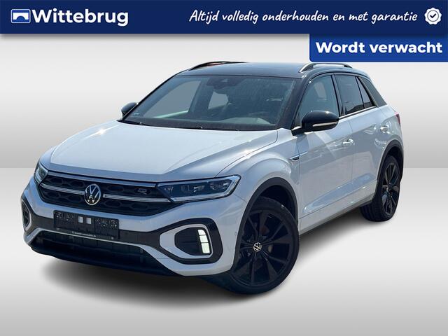 Volkswagen T-Roc 1.5 TSI R-Line / Panorama dak / Zwenkbare Trekhaak / Black Style / 19 Inch / Cockpit Pro / Elect achterklep / Led Matrix / Stoelverwarming / Side Assist