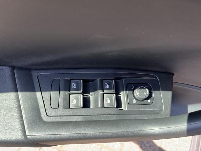 Volkswagen T-Roc Cabrio 1.5 TSI R-Line / AUTOMAAT/ 2X R-LINE/ KEYLESS/ MATRIX/ ADAPT. CRUISE/ DAB/ RIJ-MODI/ APP-CONNECT/ PARK. SENSOREN + CAMERA/ CLIMA/ NAVI/ DIGITAL DASH/ 19" LMV