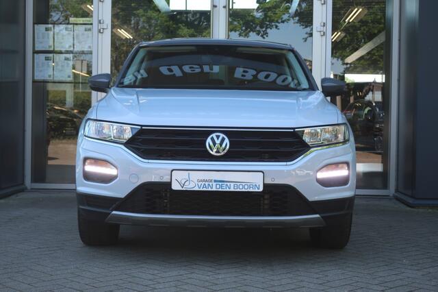 Volkswagen T-Roc 1.5 TSI IQ DRIVE, Trekhaak, Clima, Apple Carplay/ Android Auto,