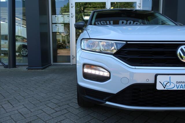 Volkswagen T-Roc 1.5 TSI IQ DRIVE, Trekhaak, Clima, Apple Carplay/ Android Auto,