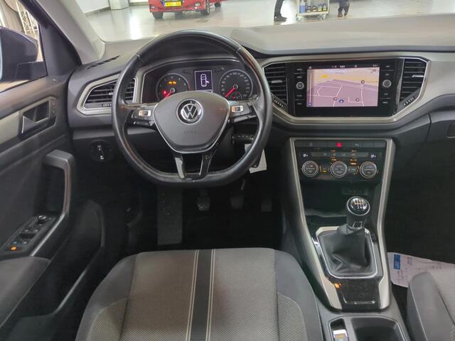 Volkswagen T-Roc 1.0 TSI 110pk Style / Navigatie / Clima / Parkeersensoren Voor & Achter / 16" LMV