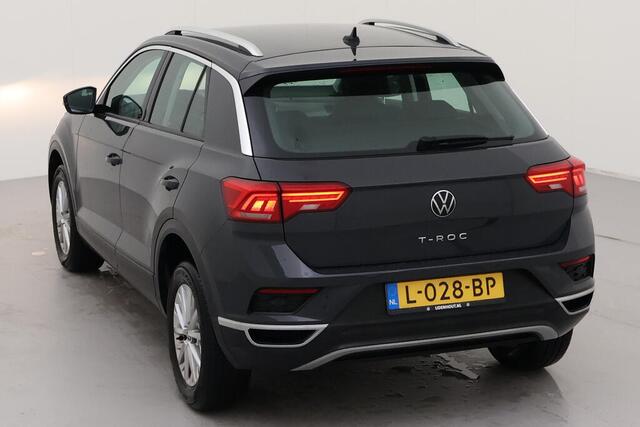 Volkswagen T-Roc 1.0 TSI 110pk Style / Navigatie / Clima / Parkeersensoren Voor & Achter / 16" LMV