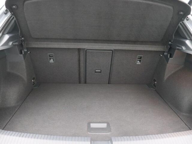 Volkswagen T-Roc 1.5 TSI R-Line Business 150PK DSG Adaptieve Cruise Controle, Achteruitrijcamera, Keyless, Elektr. Achterklep, Stoelverwarming, Navi via Apple Carplay/Android Auto, Trekhaak, 18" LM Velgen