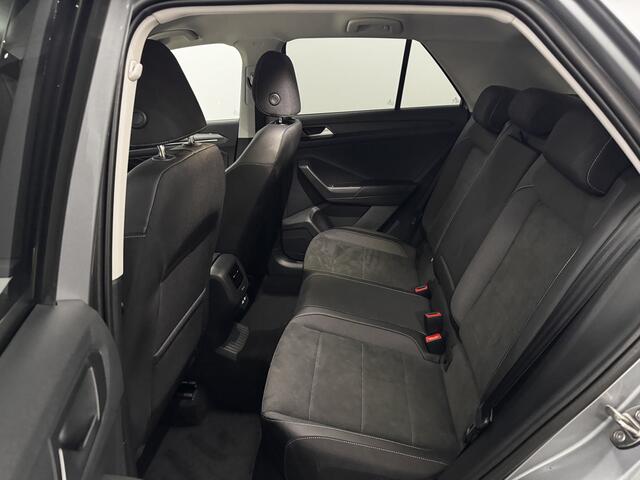 Volkswagen T-Roc 1.5 TSI Style Half leder, Navi, Parkeersensoren, Massage stoelen, Winterpakket, Virtual desk