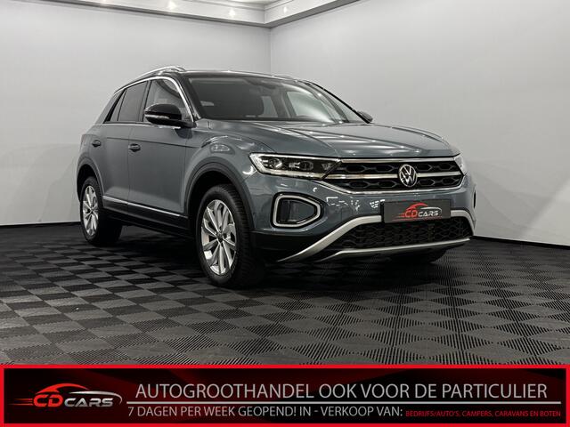 Volkswagen T-Roc 1.5 TSI style Half leder, Navi, Parkeersensoren, Massage stoelen, Winterpakket, Virtual desk